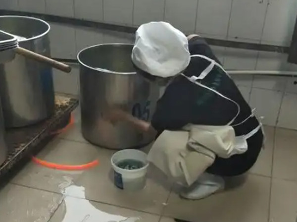 食堂勤杂工