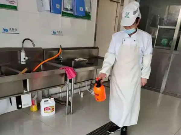  食堂勤杂工